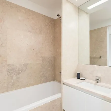 Flh Chiado Bright Appartamento Lisbona